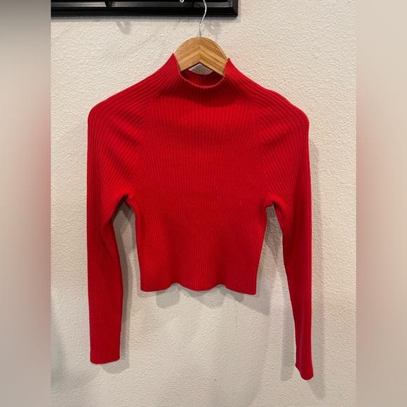 Alice + Olivia Irena Cropped Mock Neck - Picture 2 of 5